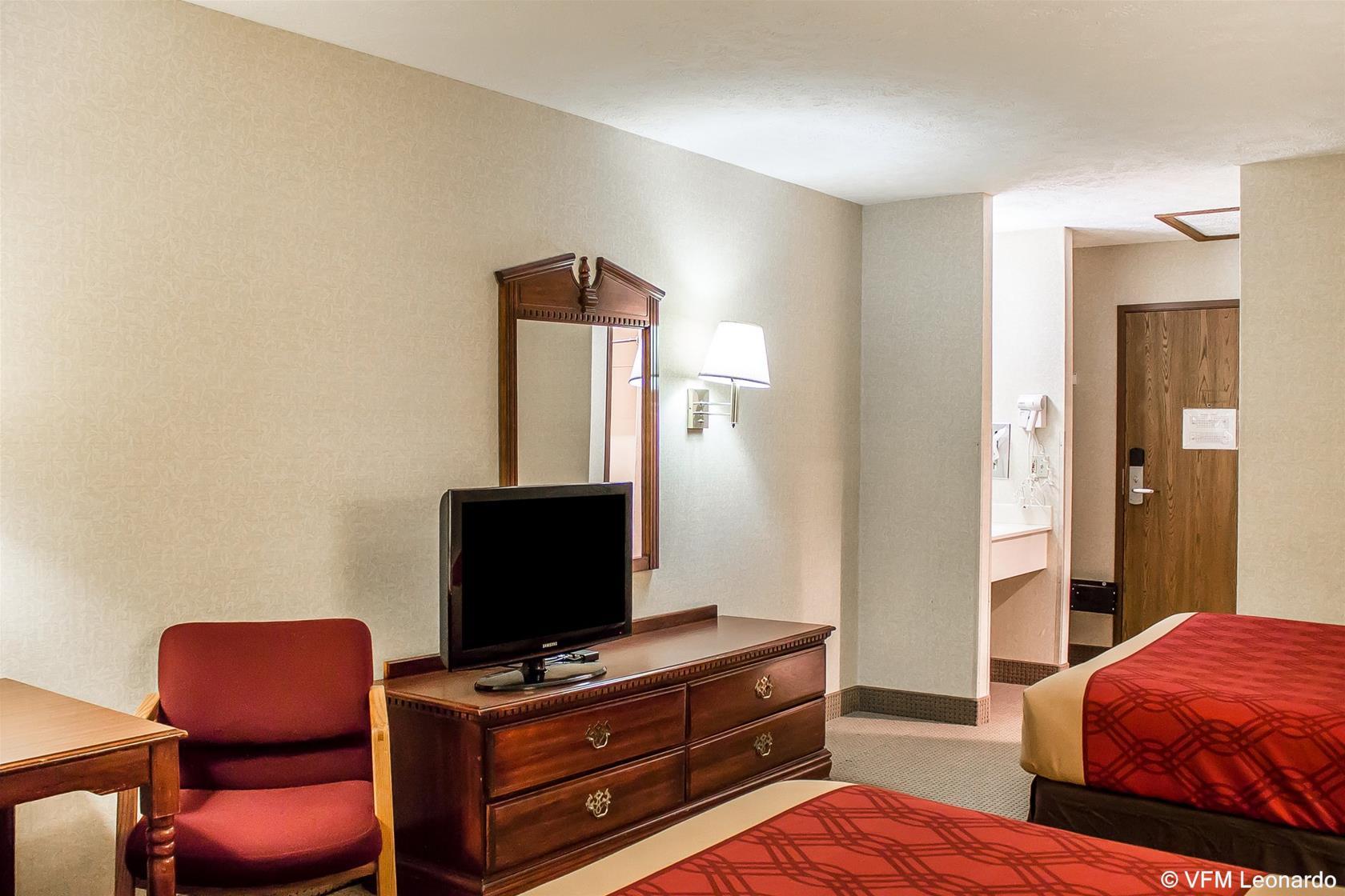 טראוורס סיטי Econo Lodge מראה חיצוני תמונה