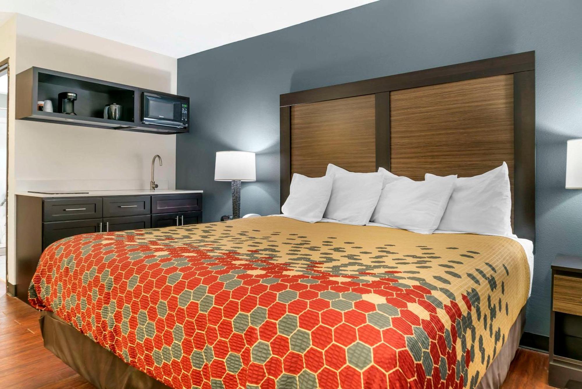 טראוורס סיטי Econo Lodge מראה חיצוני תמונה