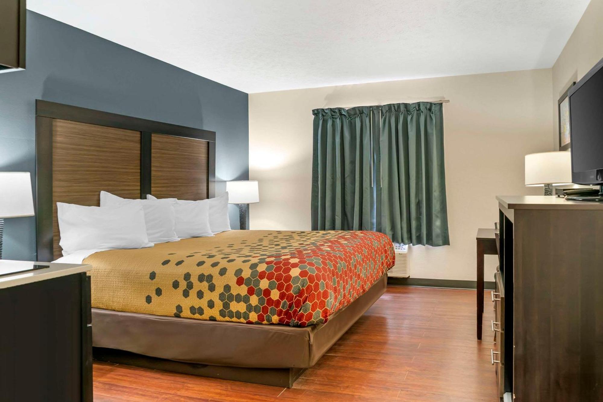 טראוורס סיטי Econo Lodge מראה חיצוני תמונה