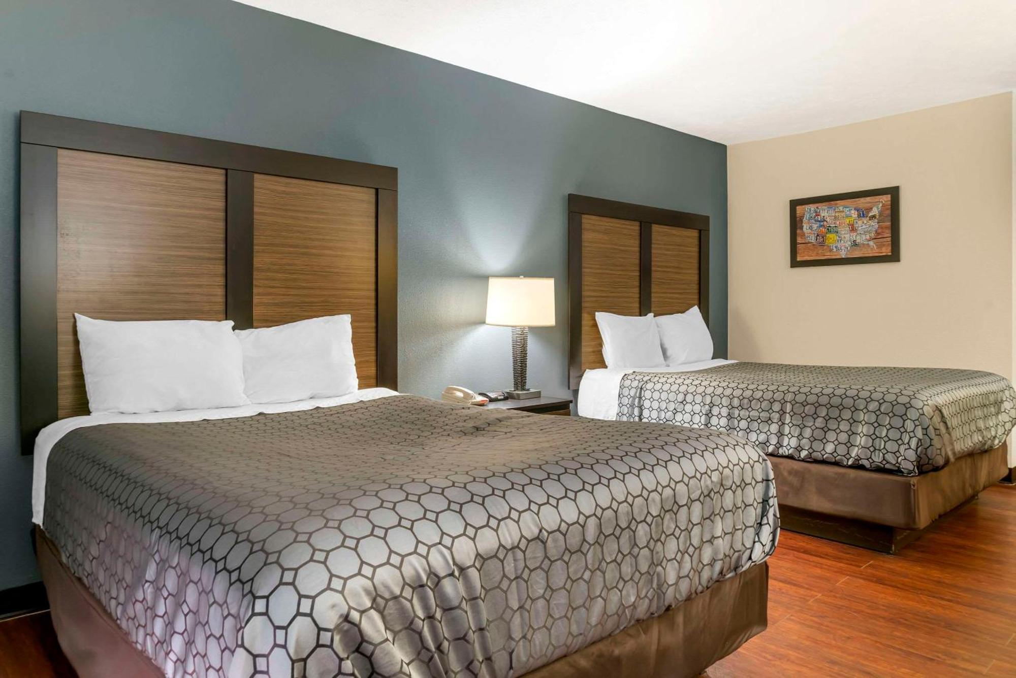 טראוורס סיטי Econo Lodge מראה חיצוני תמונה