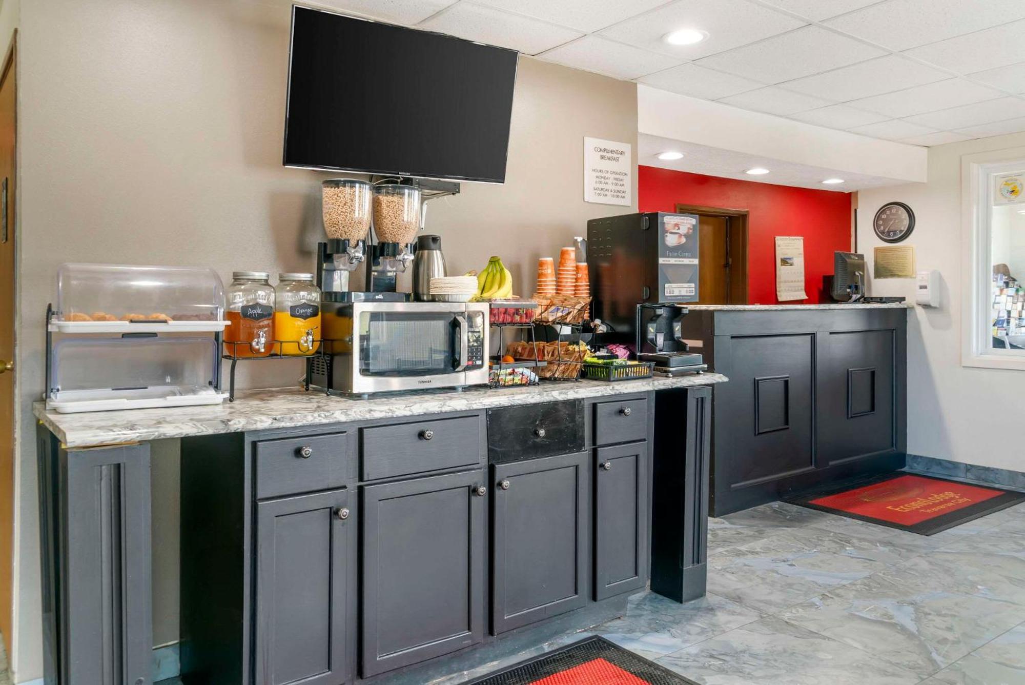 טראוורס סיטי Econo Lodge מראה חיצוני תמונה