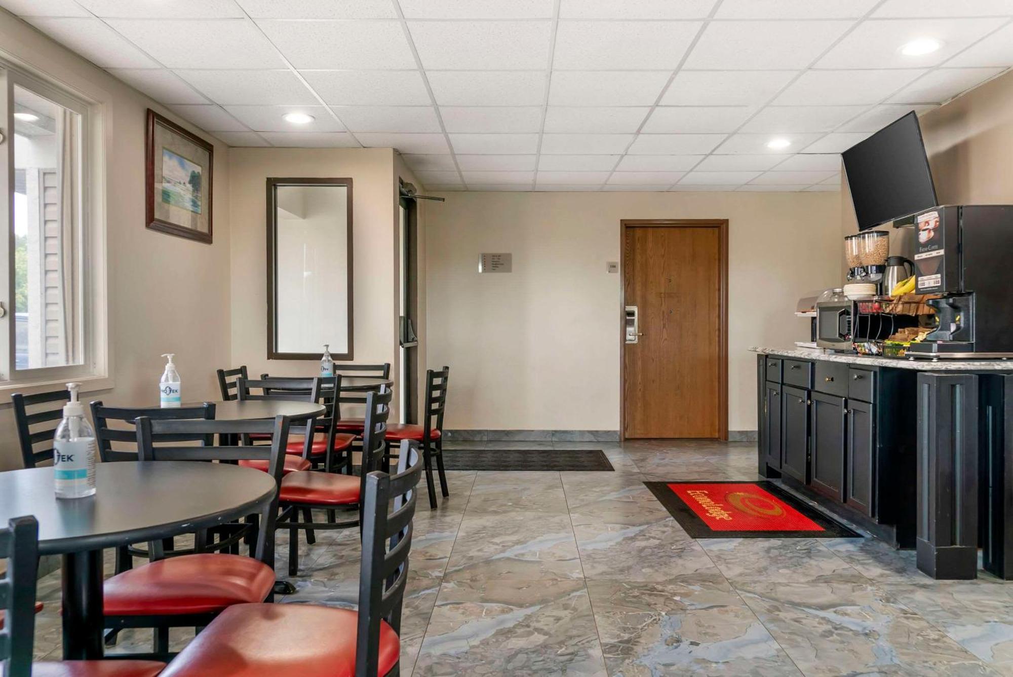 טראוורס סיטי Econo Lodge מראה חיצוני תמונה