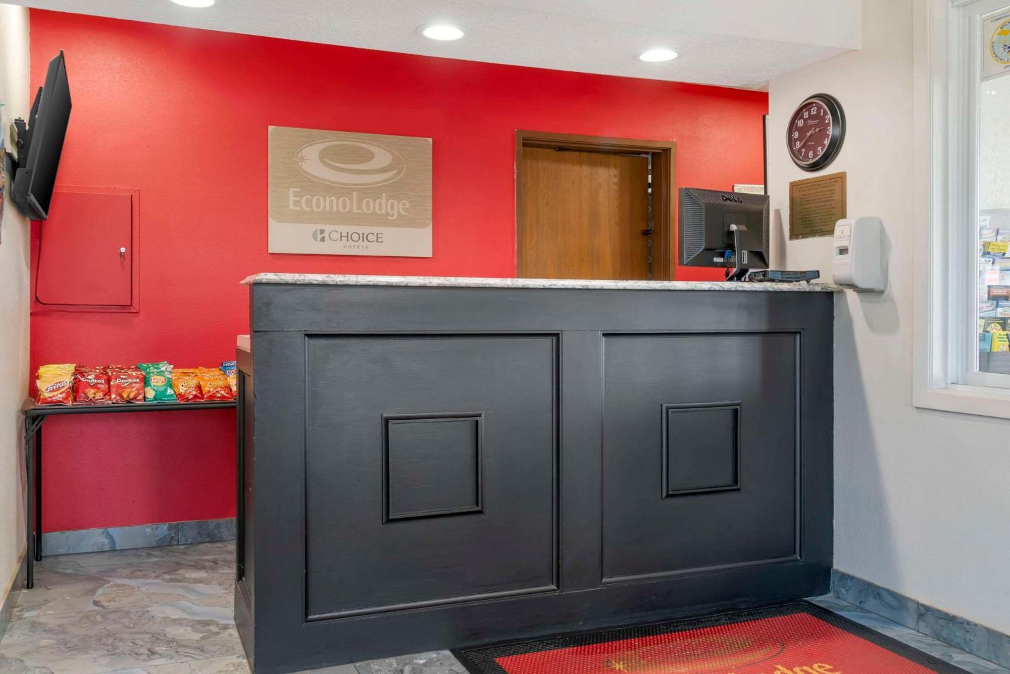 טראוורס סיטי Econo Lodge מראה חיצוני תמונה